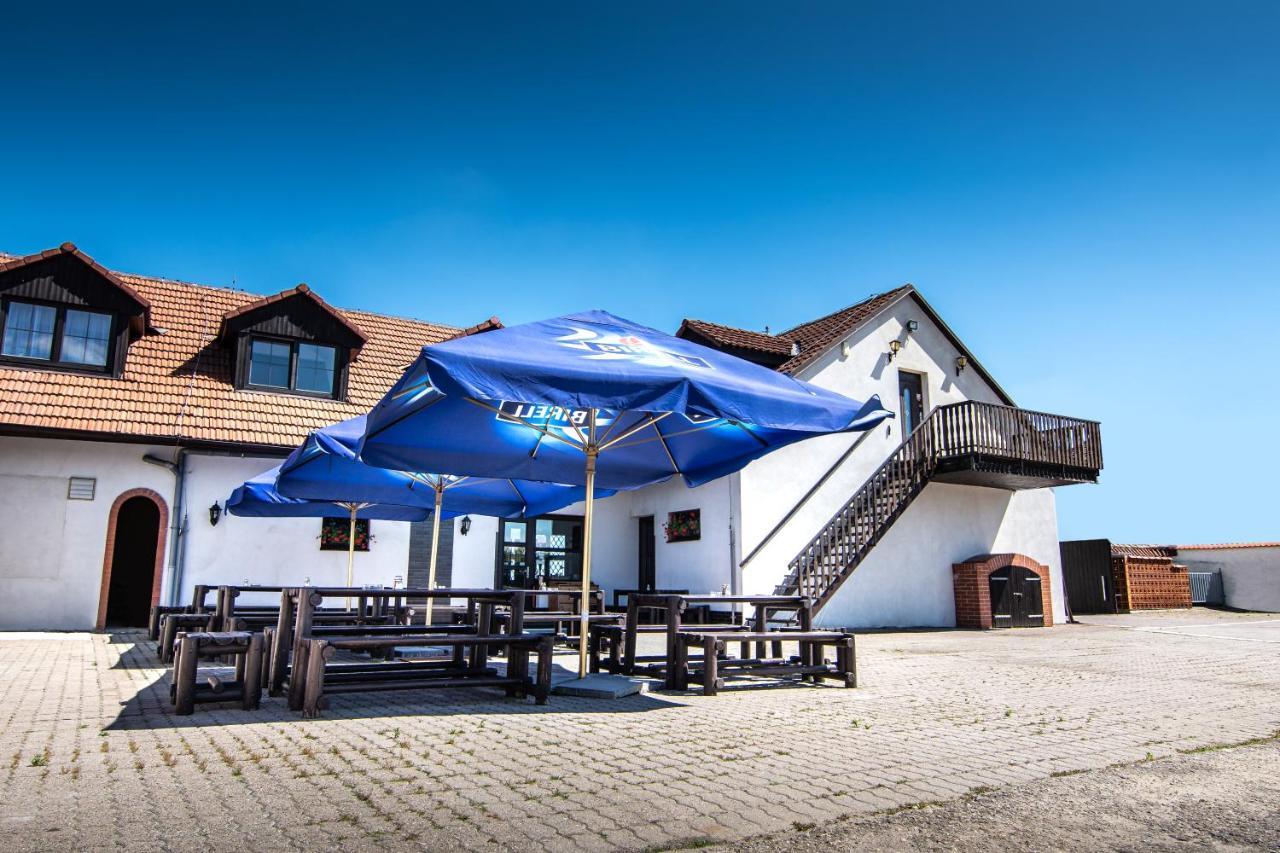 Penzion Zlaté Slunce Chocenice Exterior foto