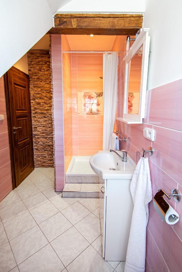 Penzion Zlaté Slunce Chocenice Exterior foto